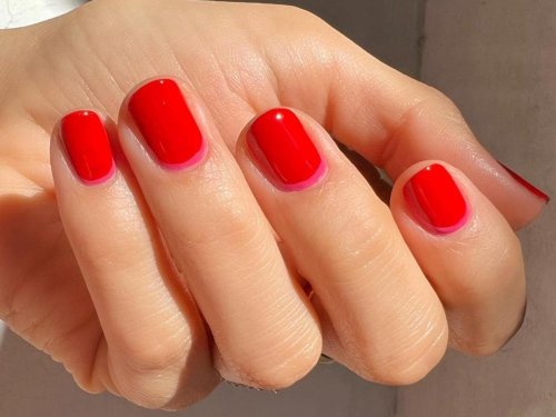 Красный маникюр на короткие ногти
