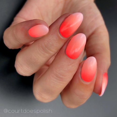 Маникюр омбре коралловый