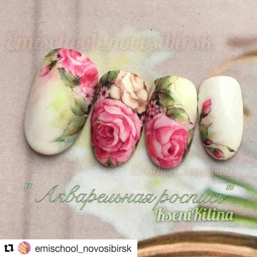 Пионы на ногтях
