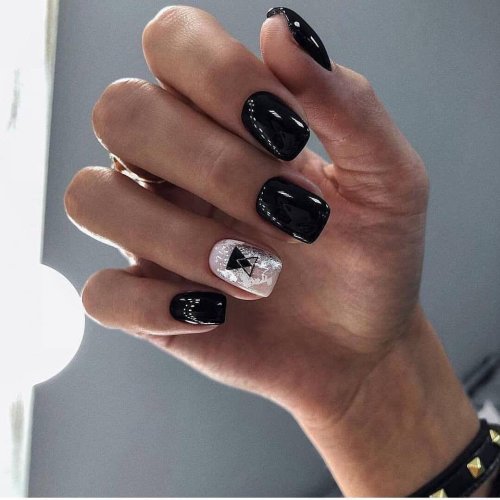 Черный маникюр на короткие