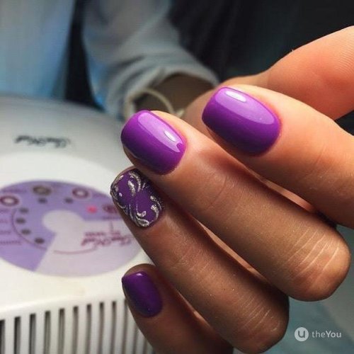 Маникюр на короткие ногти фиолетовый