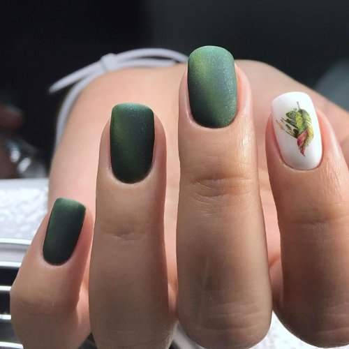 Зеленый маникюр на короткие