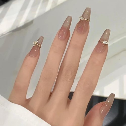 Модные длинные ногти