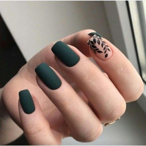 Ногти темно зеленые матовые