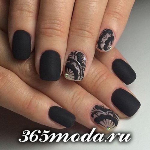 Черный маникюр с дизайном