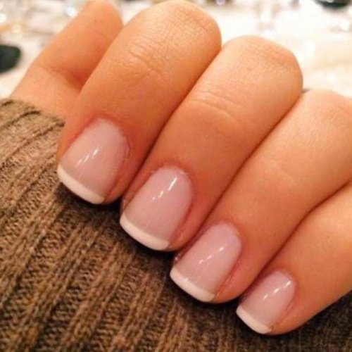 Классический френч на короткие ногти