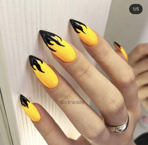 Маникюр черный с желтым