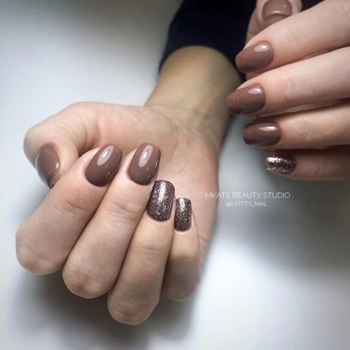 Кофейный маникюр на короткие ногти