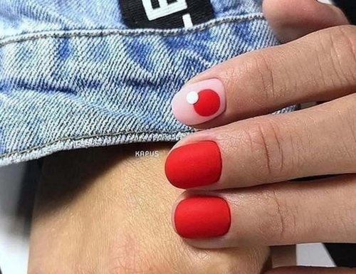 Красный маникюр на короткие ногти