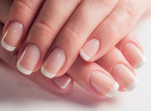 Французский маникюр на короткие ногти