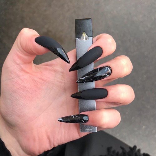 Длинные ногти черные