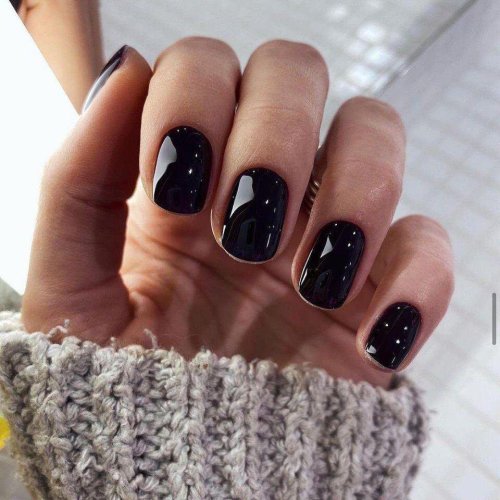 Красивый черный маникюр на короткие