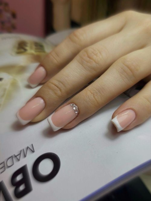Серебристый френч на короткие ногти