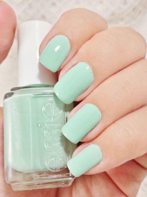 Essie mint candy apple