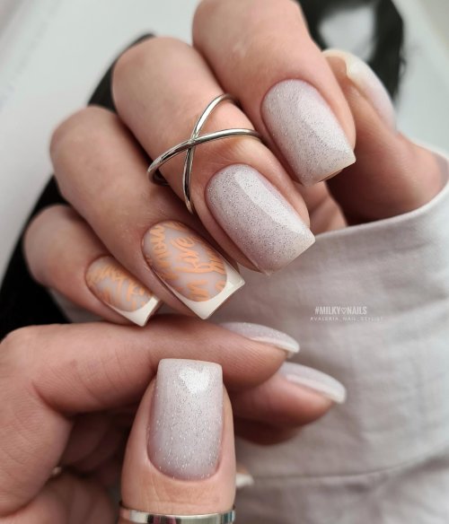 Нежный маникюр на короткие