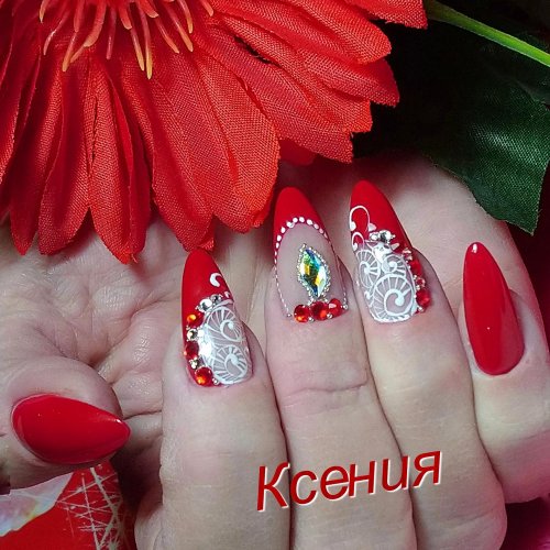 Маникюр красный с дизайном
