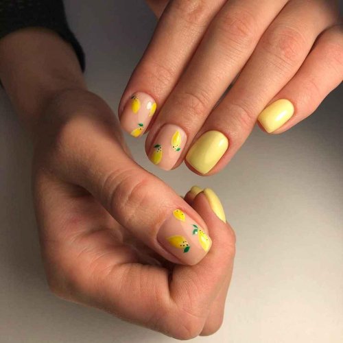 Лимонный маникюр на короткие