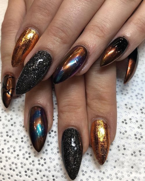 Миндальные ногти с фольгой