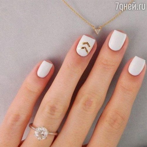 Белые ногти короткие