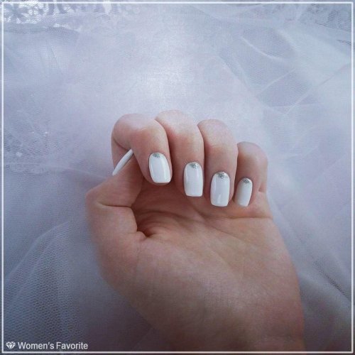 Белые короткие ногти
