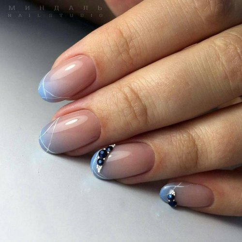 Маникюр на короткие овальные ногти френч