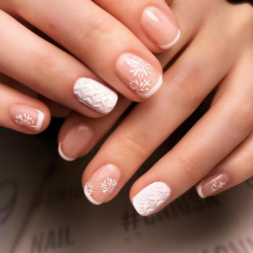 Красивый френч на короткие ногти