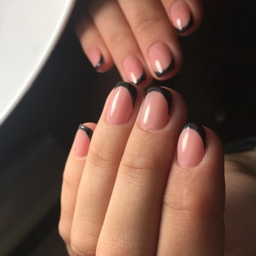 Черный френч на короткие ногти