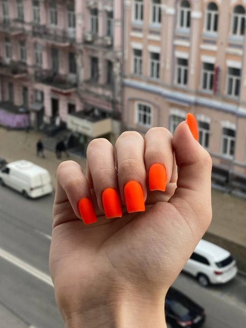 Маникюр оранжевый матовый