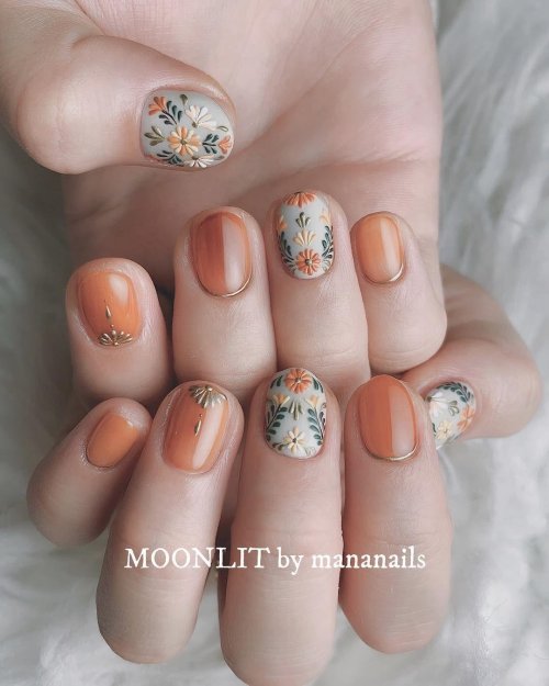 Маникюр на короткие ногти осенний