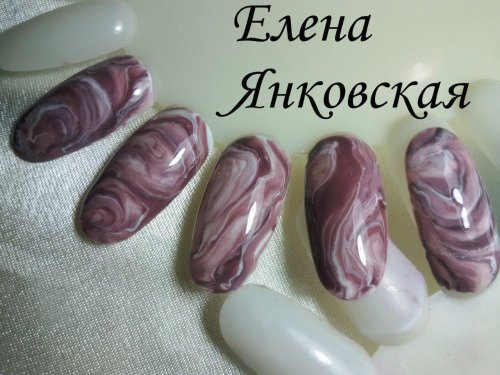 Имитация камня на ногтях