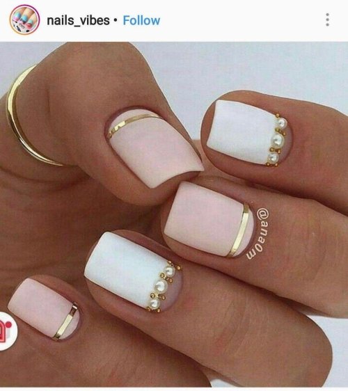 Маникюр с золотой полоской