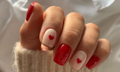Маникюр с сердечками на короткие ногти