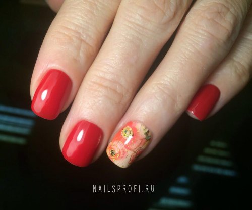 Маникюр с вишенками на короткие