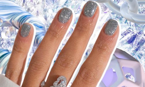 Блестящий маникюр на короткие ногти