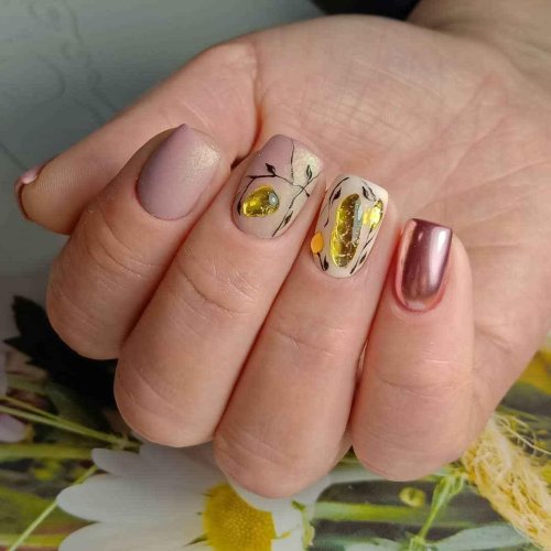 Маникюр с поталью на короткие ногти