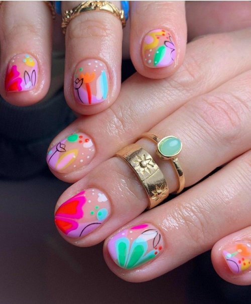 Красивый летний маникюр на короткие ногти