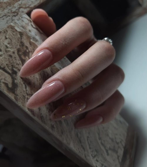 Ногти короткие