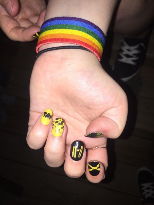 Маникюр twenty one pilots