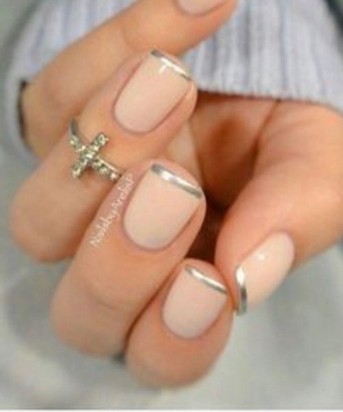 Серебристый френч на короткие ногти