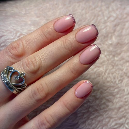 Серебристый френч на короткие ногти