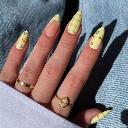 Маникюр желтый френч