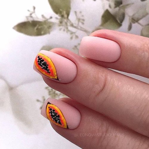 Маникюр с папайей на короткие ногти