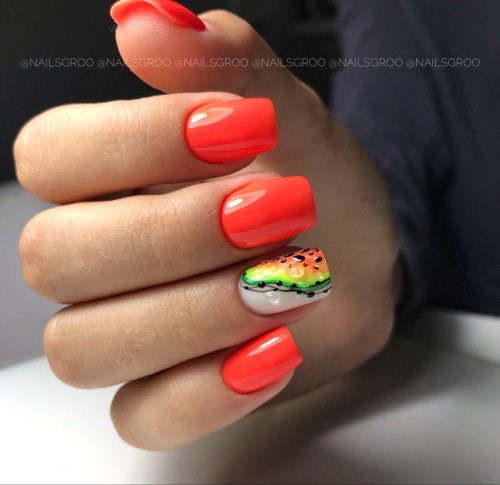 Маникюр с фруктами