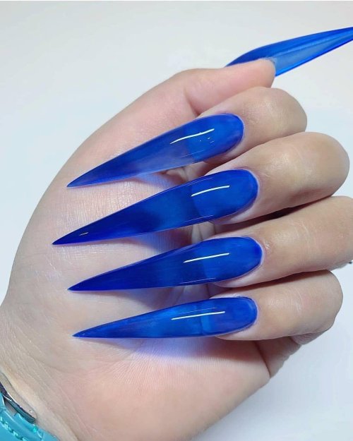 Длинные синие ногти