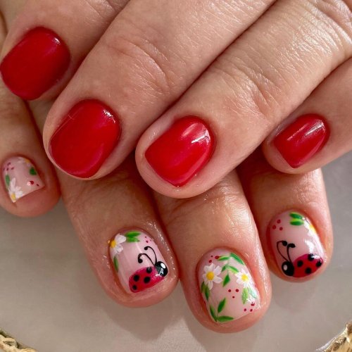 Маникюр божья коровка