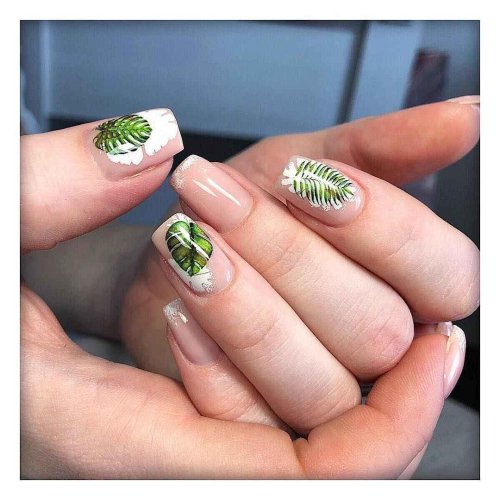 Маникюр с листьями