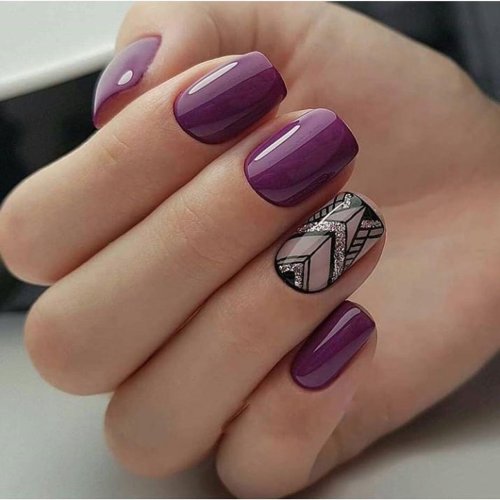 Сливовый маникюр на короткие ногти