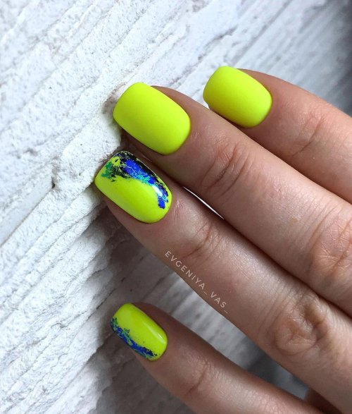 Маникюр лето желтый