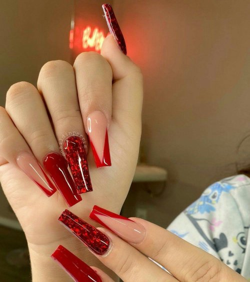 Красные ногти длинные