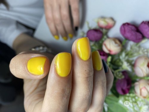 Желтый маникюр на короткие ногти